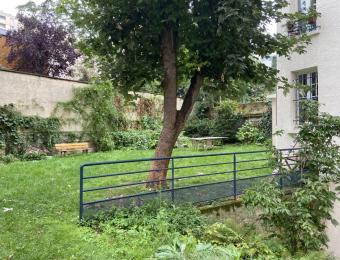 Vue du jardin depuis l'entrée