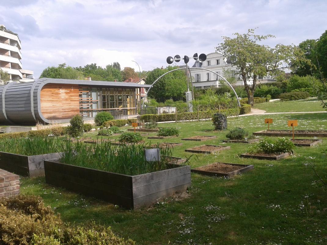 Zone de potager devant la Maison de l'Environnement