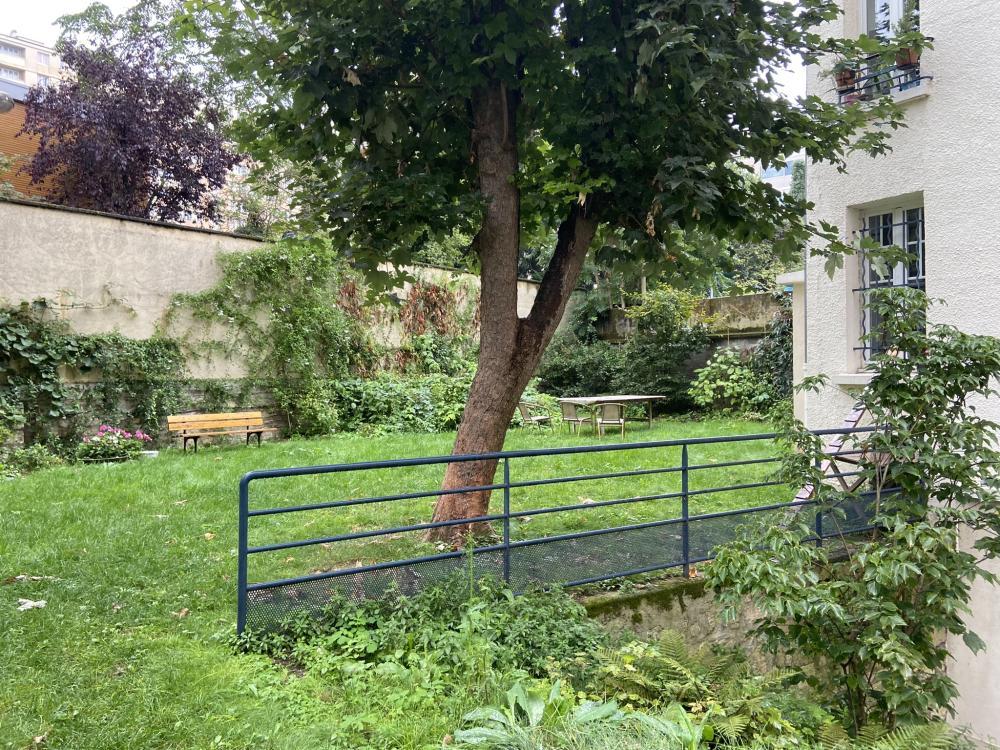 Vue du jardin depuis l'entrée