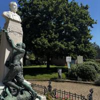 Statue à l'entrée du parc
